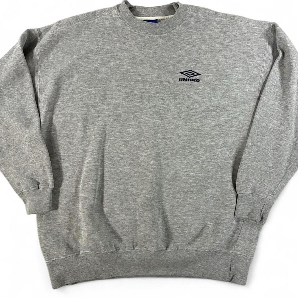 Vintage 90's/Y2K Umbro gray crewneck sweatshirt. Size Adult Large
